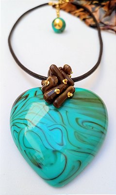 Colar Curto Coração Mesclado.