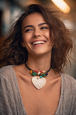 Colar Curto Coração Madrepérola.