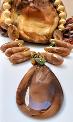 Colar Curto Gota Terra.