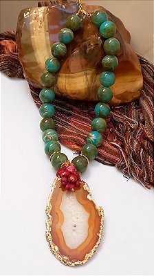 Colar Curto Ágata e Esferas Grandes.