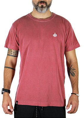 Camiseta Masculina Estonada Bordô Red Root