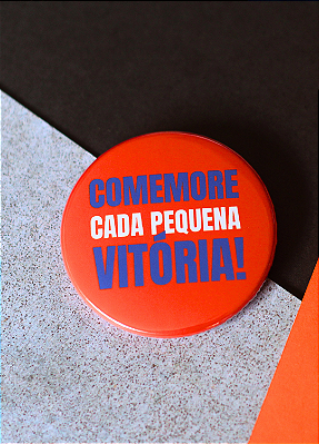 Bottom 4,5 cm - "COMEMORE CADA PEQUENA VITÓRIA"