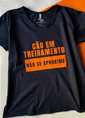 Babylook "CÃO EM TREINAMENTO – NÃO SE APROXIME"