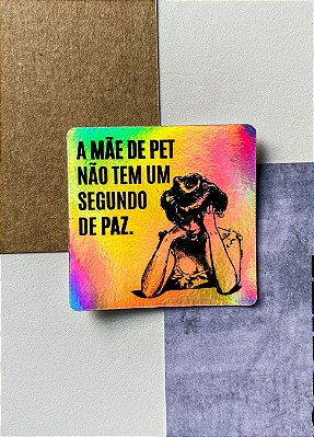 Adesivo 5cm Holográfico  - "A MÃE DE PET NÃO TEM UM SEGUNDO DE PAZ"