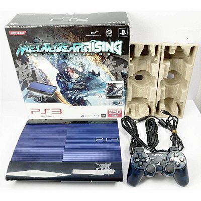PlayStation 3 Slim, Ed. Metal Gear Rising , Na Caixa Seriado, 250GB, Modelo CECH-4000B, PS3, (Usado)