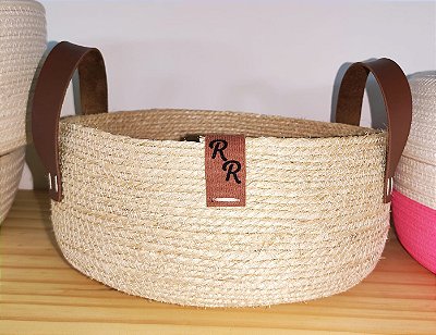 Cesto em Corda Fina de Sisal com Alças de Couro