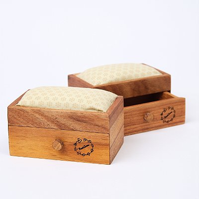 Agulheiro com Gaveta de Madeira