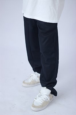 Calça Reta Preta em Sarja