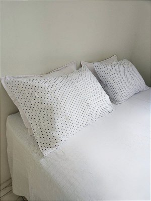 Par De fronhas Estampa Bolinha Com Fundo Branco