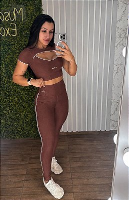 Conjunto Tradicional Vermelho Bronze -Tamanho único 38 a 42