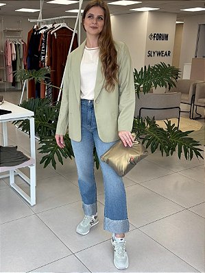 CALÇA JEANS RETA COM BRILHO NA BARRA