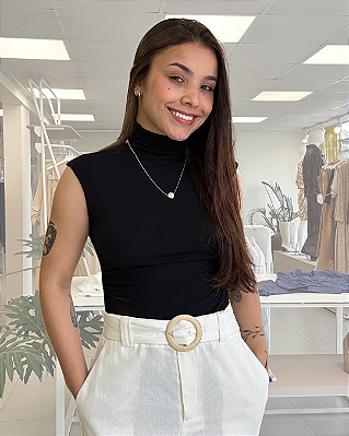 BLUSA GOLA ALTA COM FRANZIDOS LATERAIS