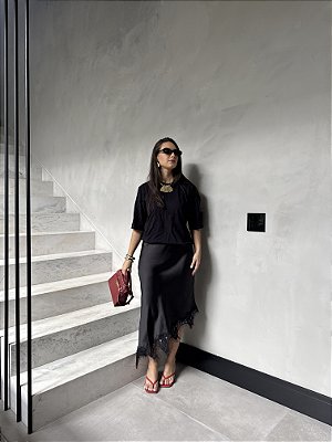 SAIA EM CETIM COM RENDA VITRA PRETA