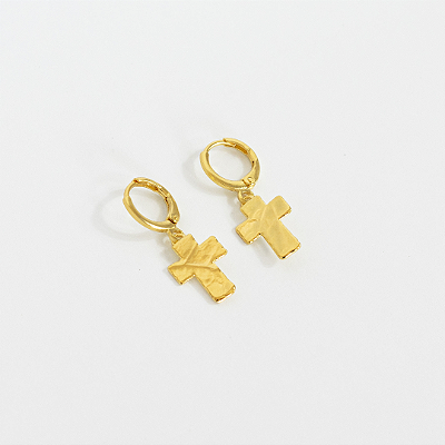 Brinco Crucifixo Folha do Cerrado na Argola