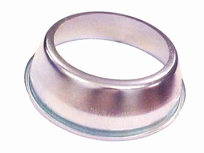 Defletor Cubo Traseiro Pinhão para Mercedes L 1113 e LPO 1113 - 3213560082
