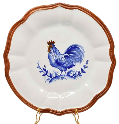 PRATO RASO CASUAL BRANCO COM DESENHO DE GALO AZUL COM BORDA TERRACOTA