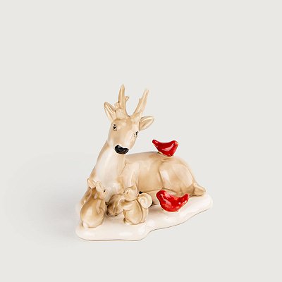 Rena deitada M floresta