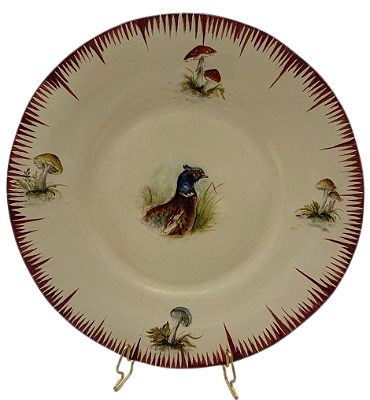 PRATO RASO AMASSADO PINCELADO VERMELHO E DESENHO DE FAISAO E COGUMELOS