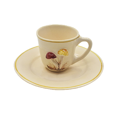 Xícara de café com aplicação de Cogumelos