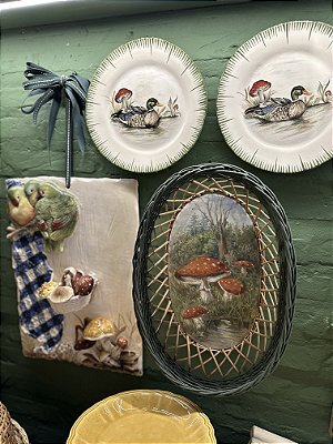 BANDEJA OVAL DE VIME COM PINTURA DE COGUMELO