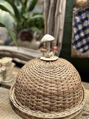 BOLEIRA COM APLICAÇÃO DE COGUMELOS