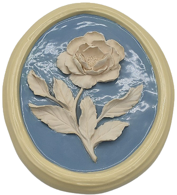 QUADRO OVAL AZUL COM APLICAÇÃO DE HIBISCO