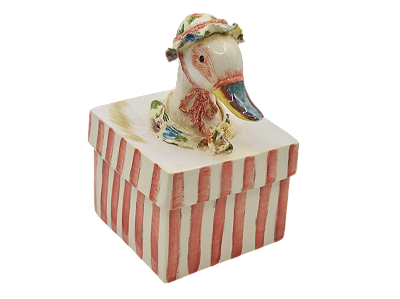 Caixa listrada com aplicação de pato