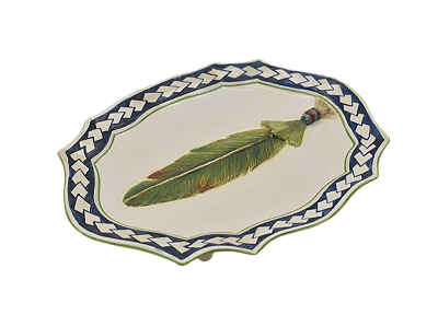 BANDEJA MARIA P COM RELEVO DE PENAS NO CENTRO