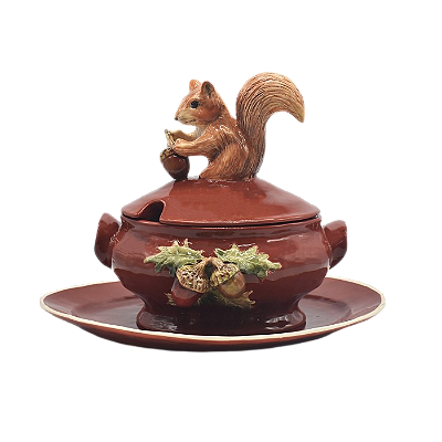 SOPEIRA COM PRATO ROUGE DE FER COM APLICAÇÃO DE ESQUILO COM AVELÃ