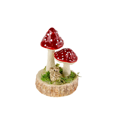 COGUMELO VERMELHO NO TRONCO COM ESQUILO