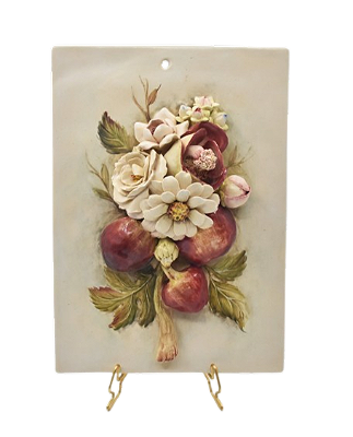 PLACA COM RELEVO DE MAÇÃS E FLORES