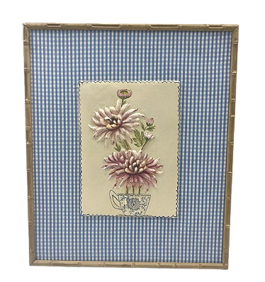 QUADRO COM RELEVO DE CRISÂNTEMO E PASPATUR TECIDO AZUL