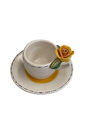 XÍCARA DE CAFÉ DE ROSAS AMARELAS