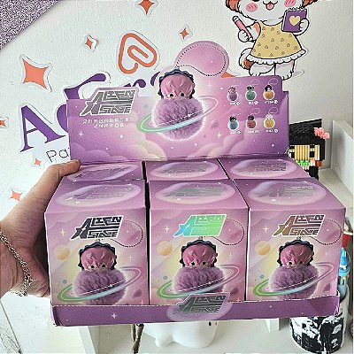Blind Box Alien Stage – Chaveiros Pompom Surpresa