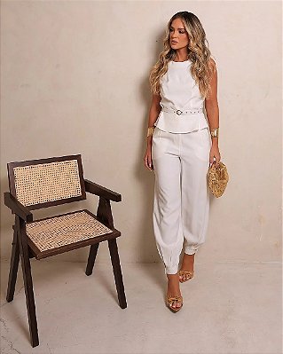 CALÇA ALFAIATARIA DE VISCOSE COM PREGAS KARMANI