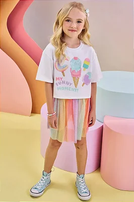 Conjunto de Blusa Boxy Over em Meia Malha e Saia em Tela. Com Shorts Embutido Infanti Infantil Menina