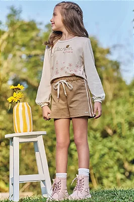 Conjunto de Blusa Boxy Over em Meia Malha e Shorts em Moletom Rajado sem Pelúcia Kukiê Infantil Menina