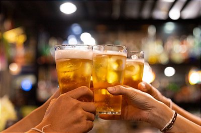 Cerveja Budweiser/Heineken/Bohemia à vontade.