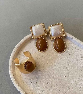 Conjunto Brinco e Anel Caramelo e Perolado Banho Ouro 18k