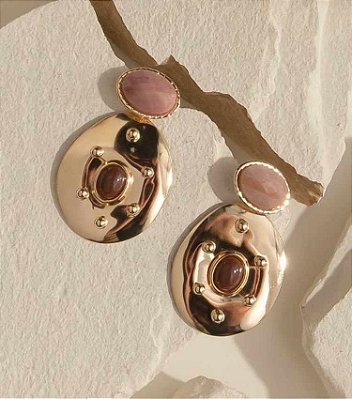 Brinco Chapa Resina Rosa e Marrom Banho Ouro 18k