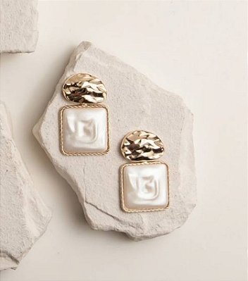 Brinco Branco Orgânico e Quadrado Banho Ouro 18k