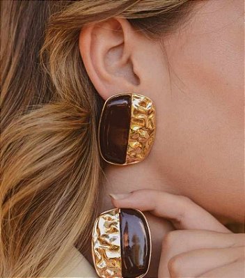Brinco Resina Marrom Dourado Banho Ouro 18k