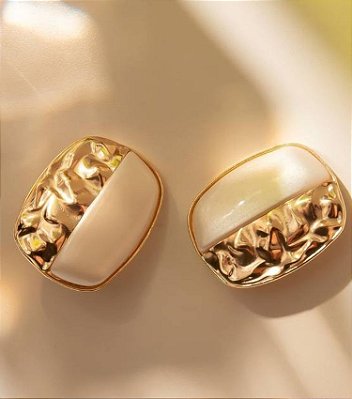 Brinco Resina Pérola Dourado Banho Ouro 18k