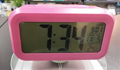 Relogio digital de mesa de led a pilha kapbom ka-7053