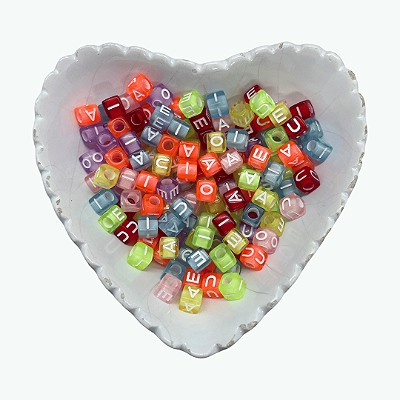 Miçanga Cubo Colorido 6mm Vogais Brancas 25g