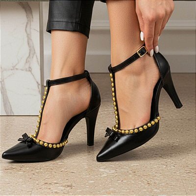 Sapato Scarpin Salto Alto Bico Fino Preto com Pérolas Douradas Torricella AVS 66080A