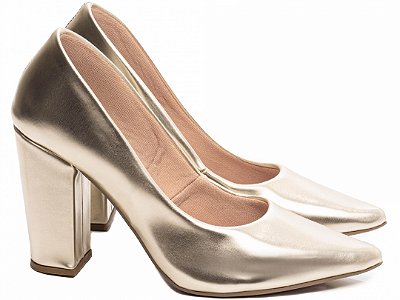 Scarpin Salto Médio Ouro Bico Fino Torricella Conforto e Elegância AVS 65-01E