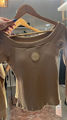 BLUSA OMBRO A OMBRO CANELADO