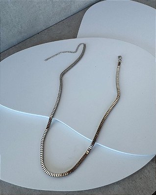 COLAR RÓDIO BRANCO QUADRADO ESCAMA M