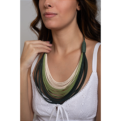 Colar Artesanal em Fios de Algodão Sustentável Tricolor: Verde Escuro, Verde Alface e Off White